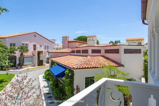 $6,495,000 | 236 Phipps Plaza, Unit 202, Palm Beach, FL 33480