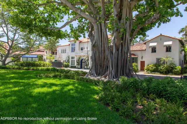 $6,495,000 | 236 Phipps Plaza, Unit 202, Palm Beach, FL 33480