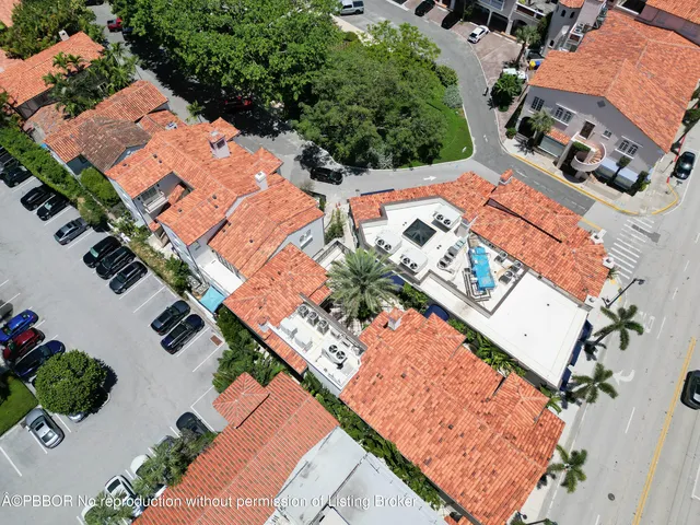 $6,495,000 | 236 Phipps Plaza, Unit 202, Palm Beach, FL 33480