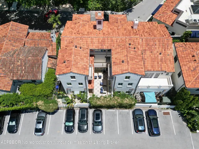 $6,495,000 | 236 Phipps Plaza, Unit 202, Palm Beach, FL 33480