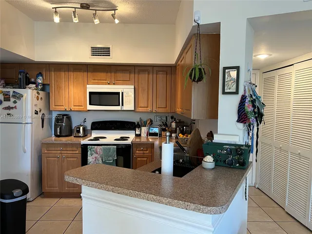 $2,950 | 1280 South Alhambra Circle, Unit 2413, Coral Gables, FL 33146