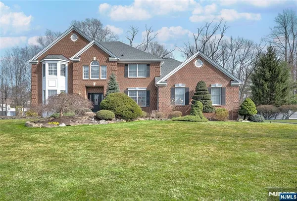 $1,299,999 | 4 Reiher Court, West Caldwell, NJ 07006