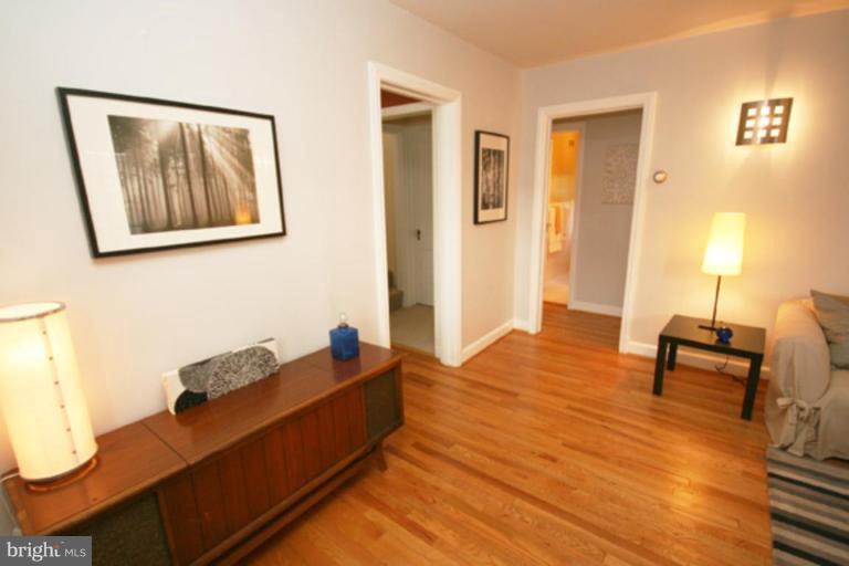 102 Hamilton Avenue Silver Spring, MD 20901 - Photo 2 of 30 Entrance / Foyer