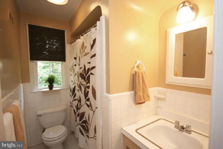 102 Hamilton Avenue Silver Spring, MD 20901 - Photo 12 of 30 Bath #1