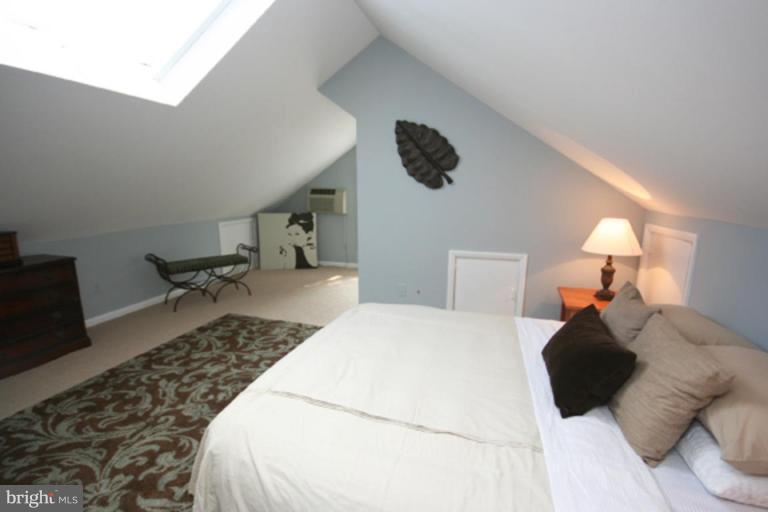 102 Hamilton Avenue Silver Spring, MD 20901 - Photo 16 of 30 Master Bedroom, alt view