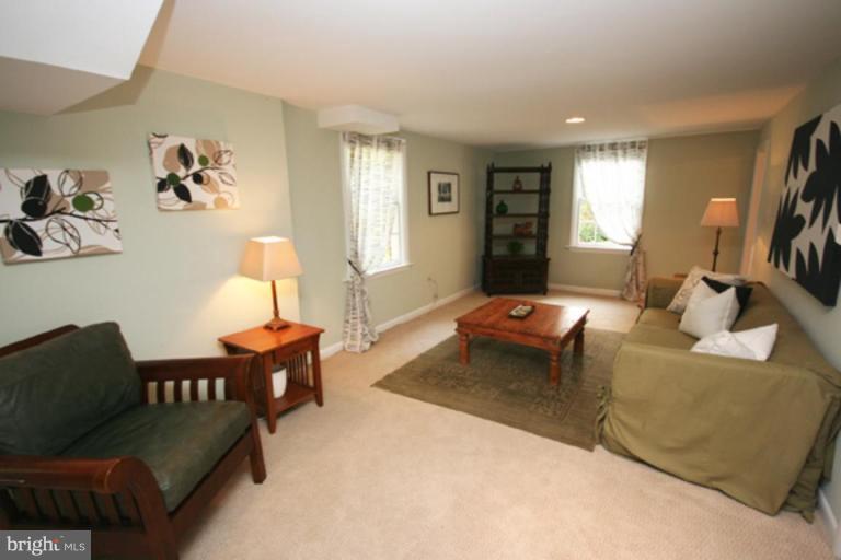 102 Hamilton Avenue Silver Spring, MD 20901 - Photo 19 of 30 Family Room