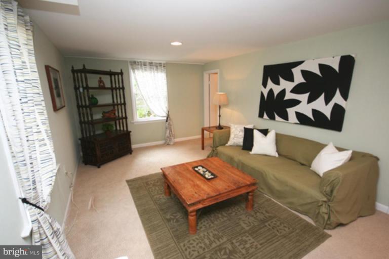 102 Hamilton Avenue Silver Spring, MD 20901 - Photo 20 of 30 Family Room #2