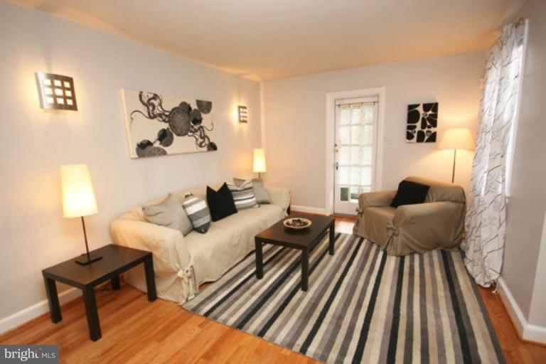 102 Hamilton Avenue Silver Spring, MD 20901 - Photo 3 of 30 Living Room