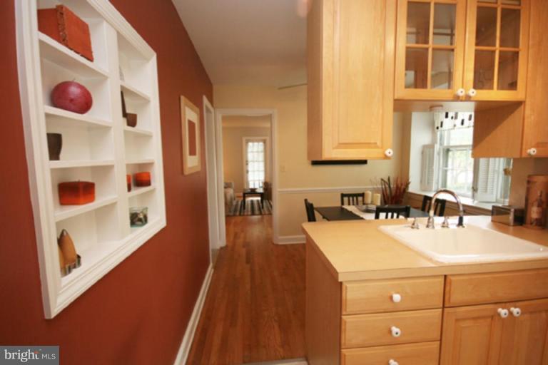 102 Hamilton Avenue Silver Spring, MD 20901 - Photo 26 of 30 Kitchen #3