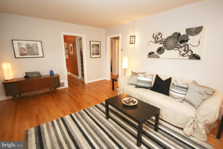 102 Hamilton Avenue Silver Spring, MD 20901 - Photo 4 of 30 Living Room #2