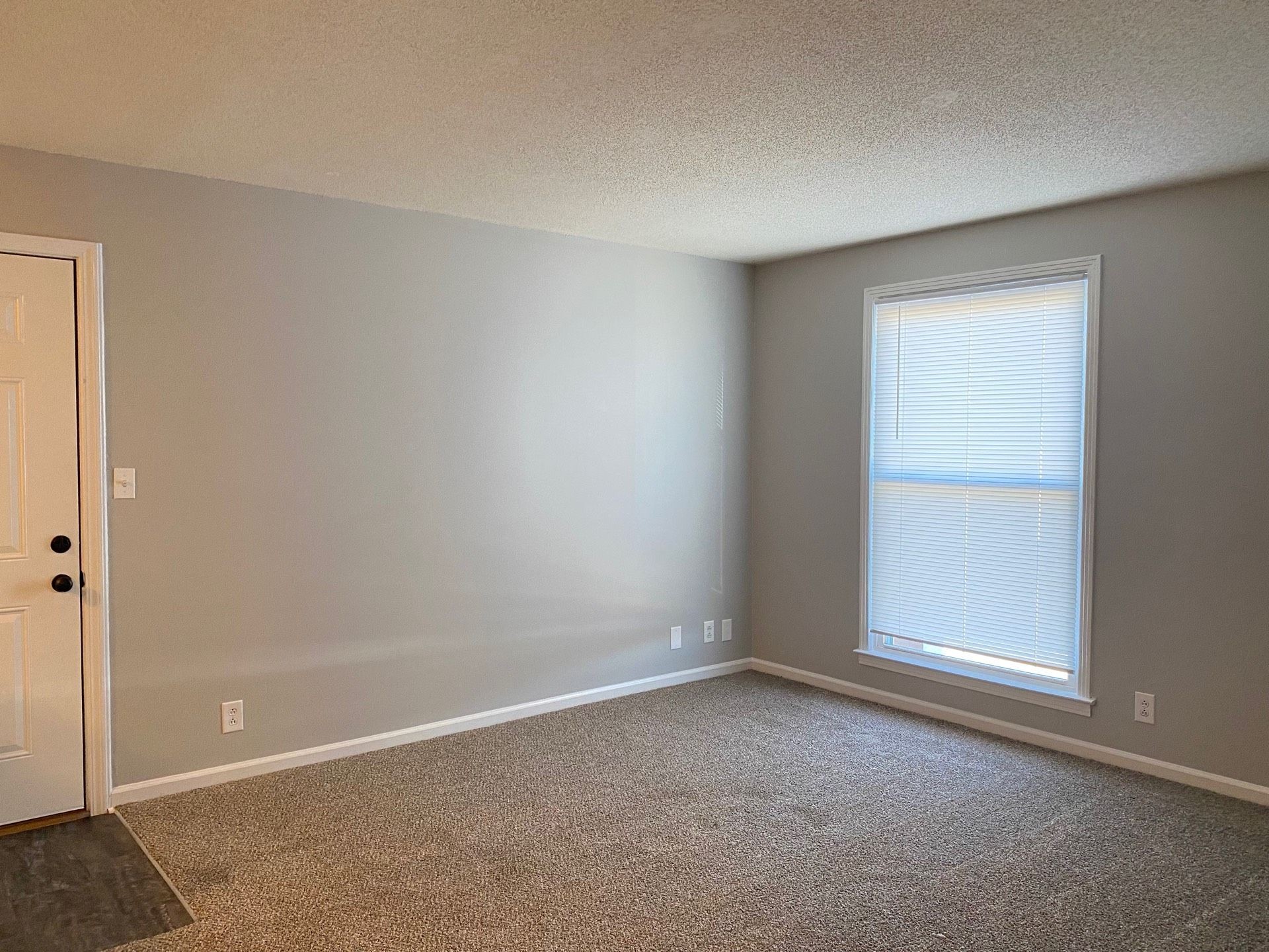 526 Main Street, Unit 6 Clarksville, TN 37040 - Photo 3 of 10 an empty room with a empty space and window