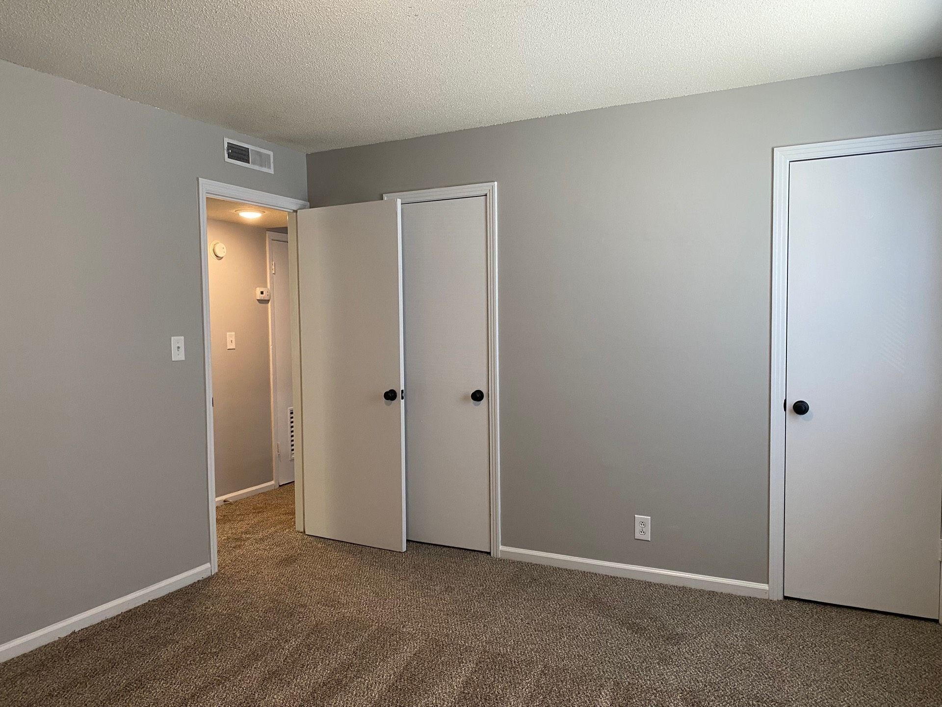 526 Main Street, Unit 6 Clarksville, TN 37040 - Photo 6 of 10 a view of an empty room
