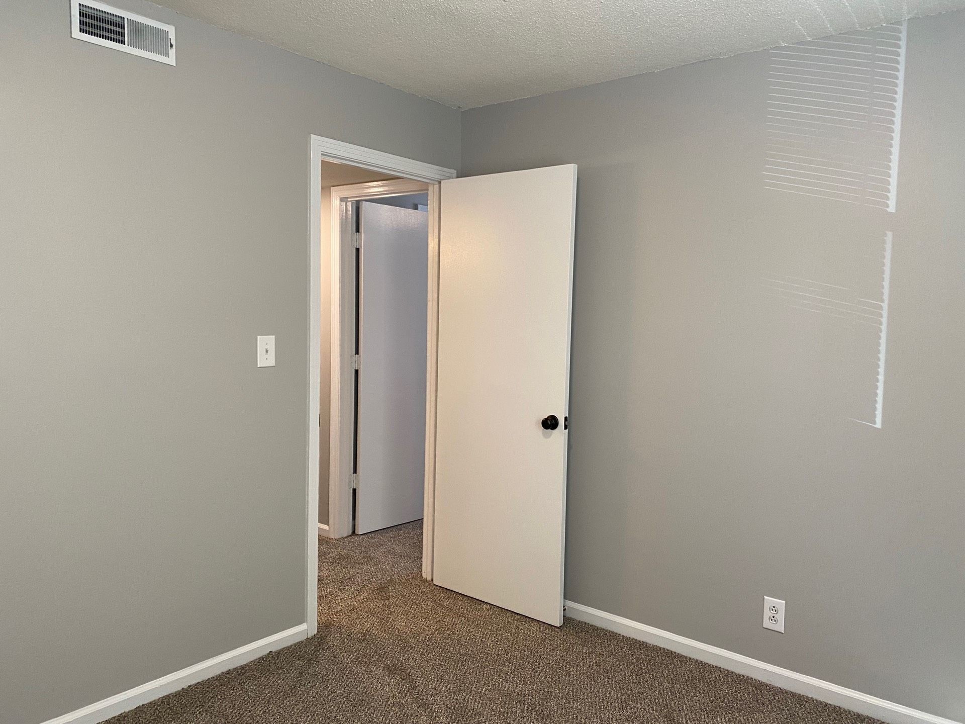 526 Main Street, Unit 6 Clarksville, TN 37040 - Photo 9 of 10 a view of an empty room