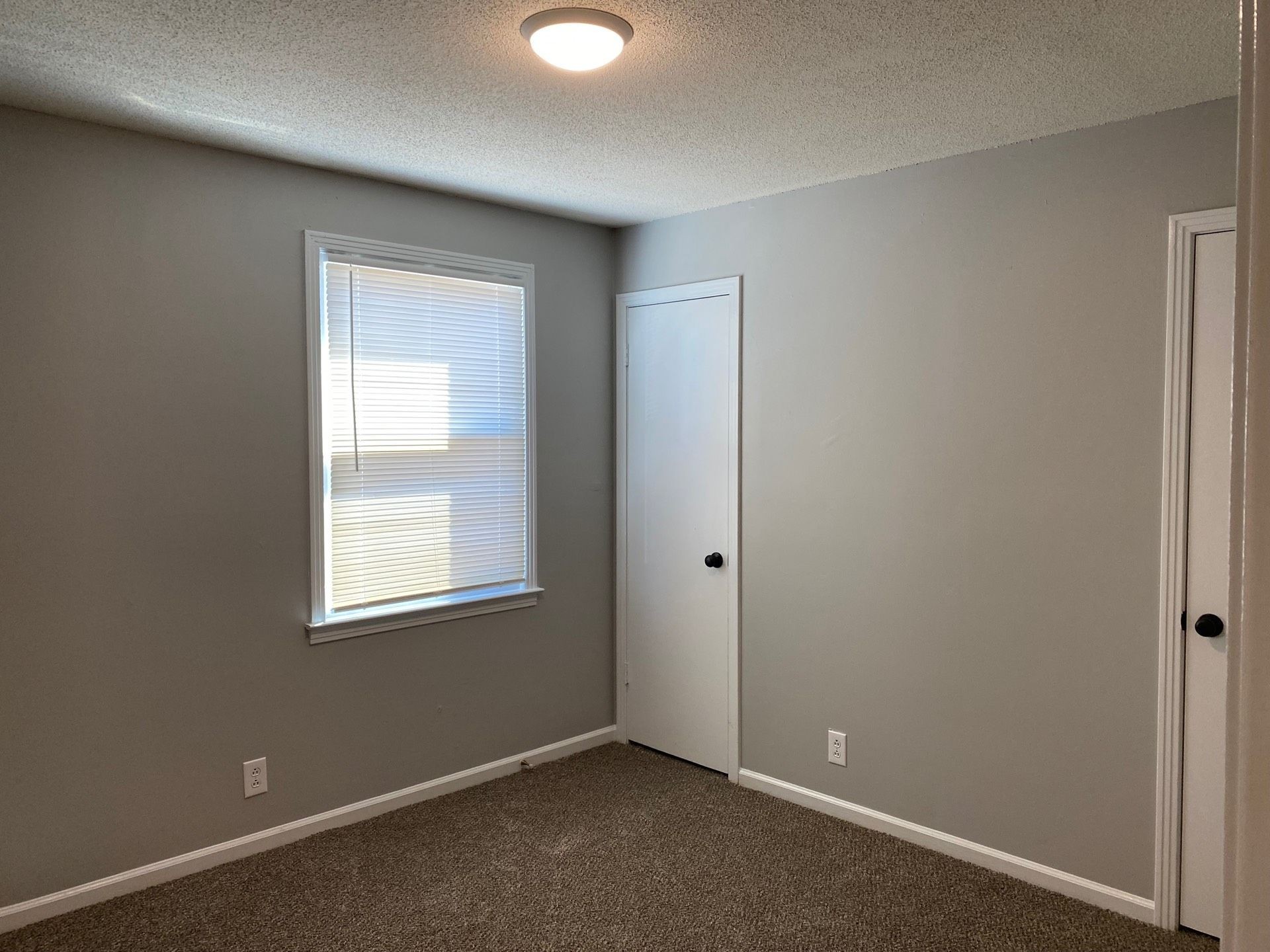 526 Main Street, Unit 6 Clarksville, TN 37040 - Photo 10 of 10 an empty room with windows