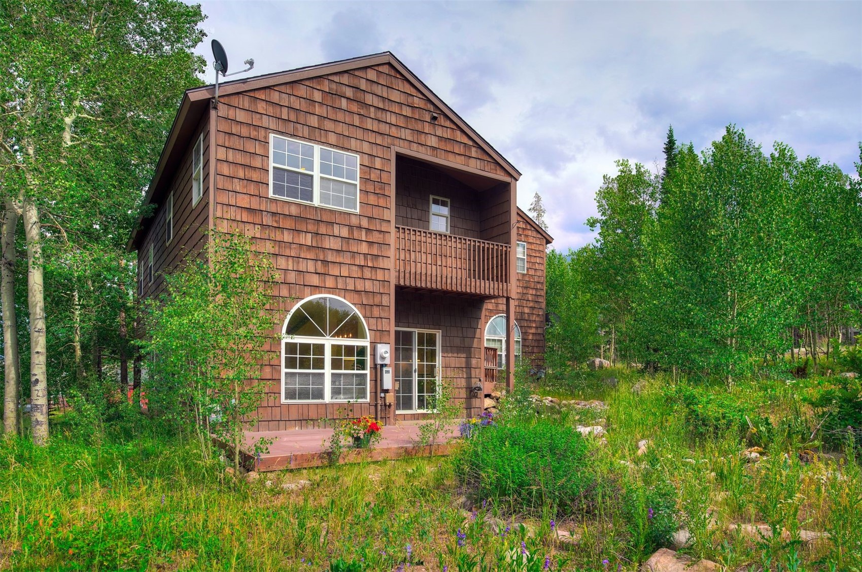 22 North Side Circle Silverthorne, CO 80498 - Photo 10 of 28 a front view of a house with garden