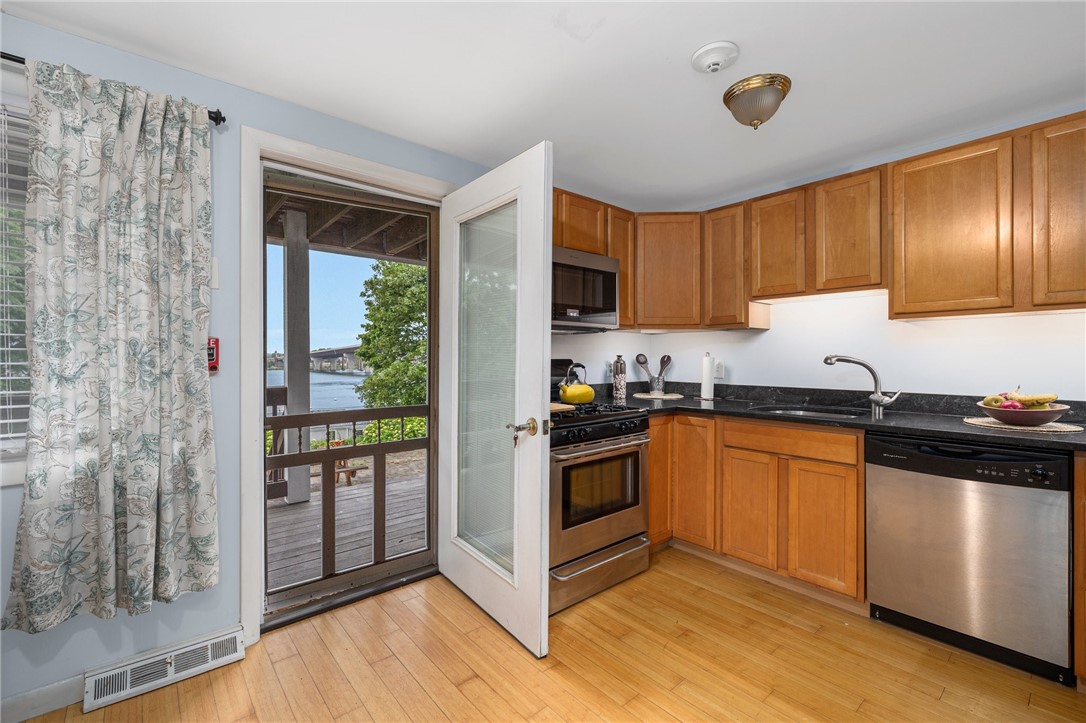 136 Riverside Drive, Unit 3 Tiverton, RI 02878 - Photo 16 of 23