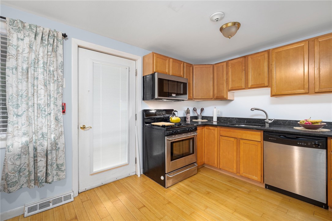 136 Riverside Drive, Unit 3 Tiverton, RI 02878 - Photo 17 of 23