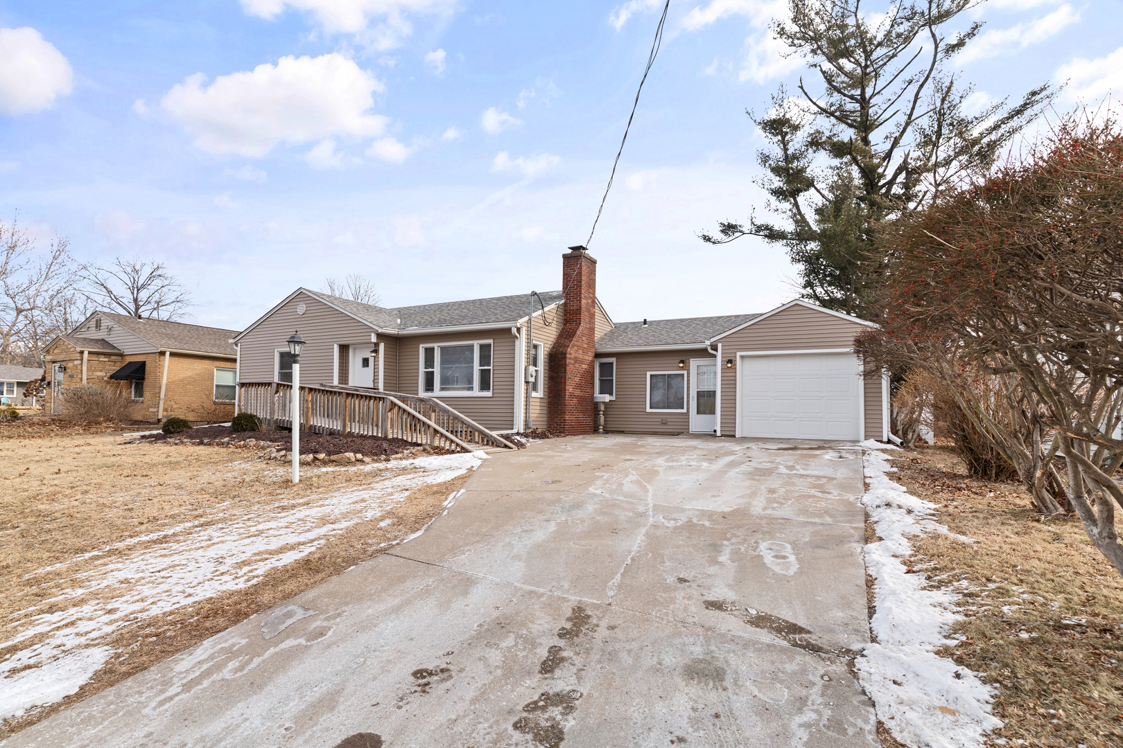 2111 30th Street Rock Island, IL 61201 - Photo 2 of 39