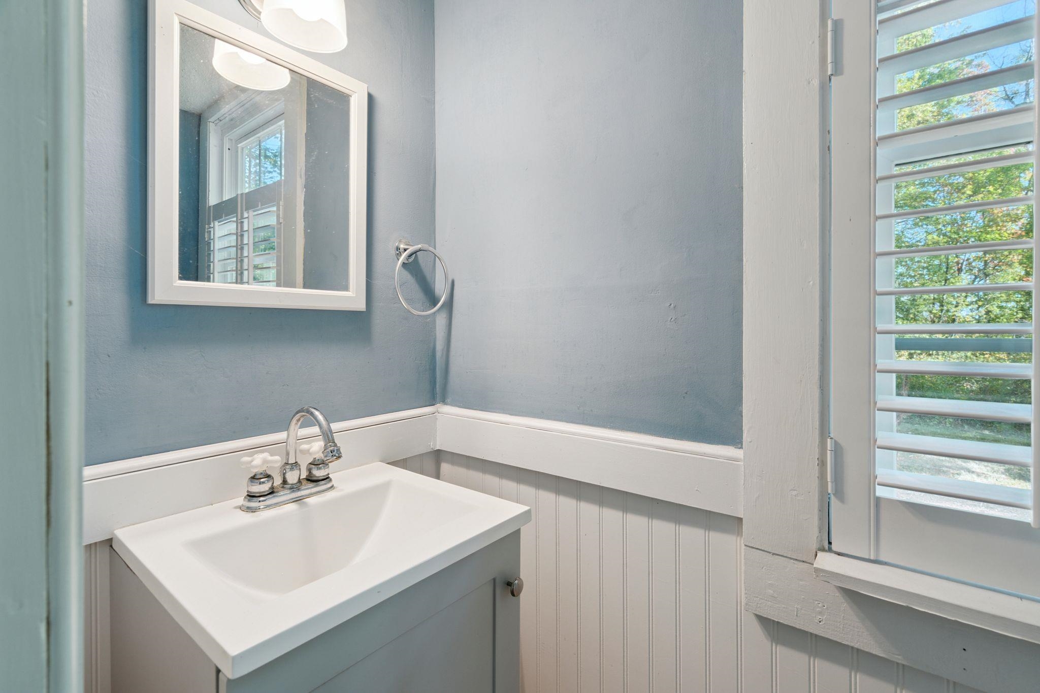 295 Andover Road New London, NH 03257 - Photo 15 of 37