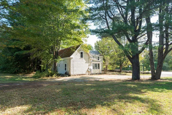 $489,000 | 295 Andover Road, New London, NH 03257