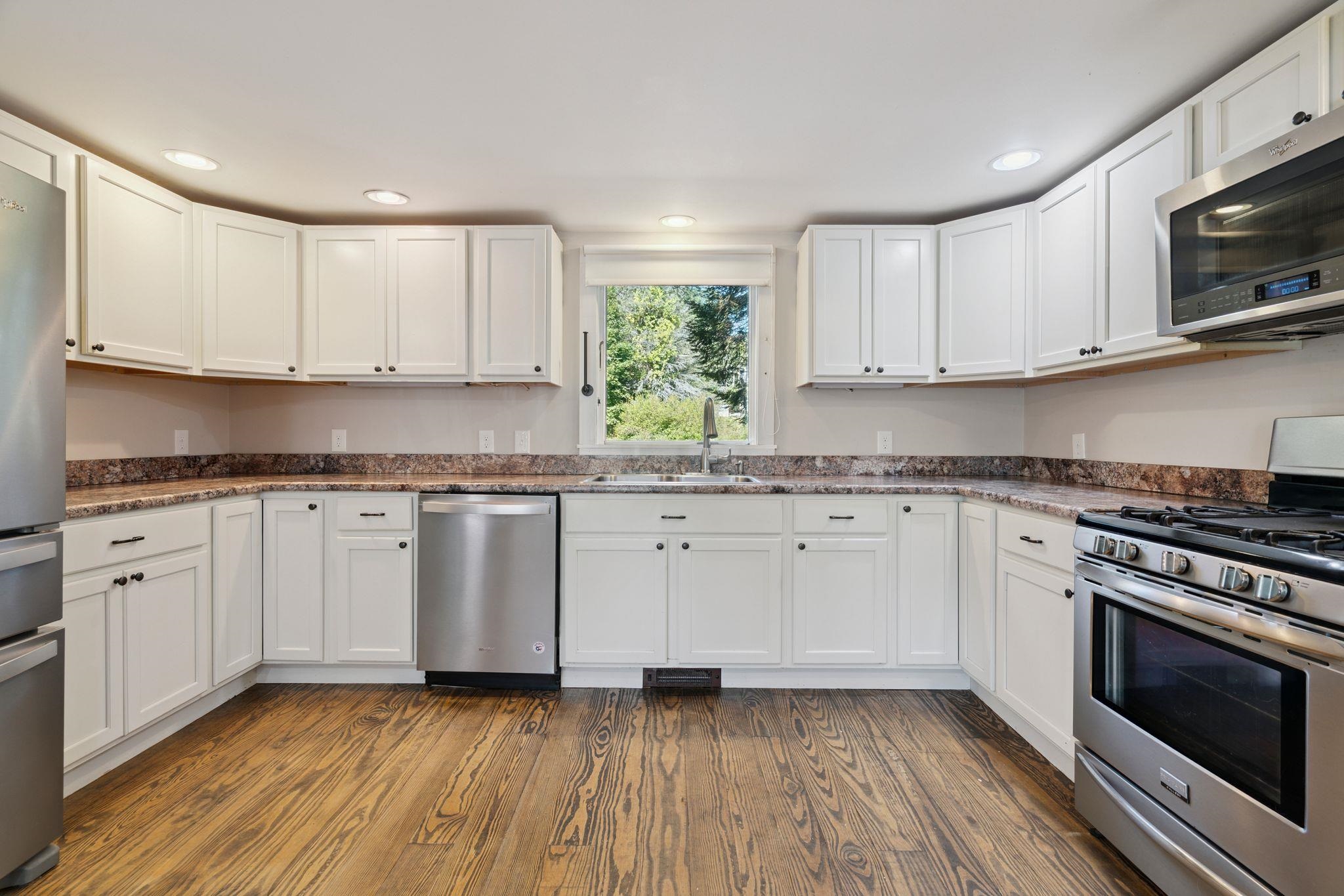 295 Andover Road New London, NH 03257 - Photo 5 of 34