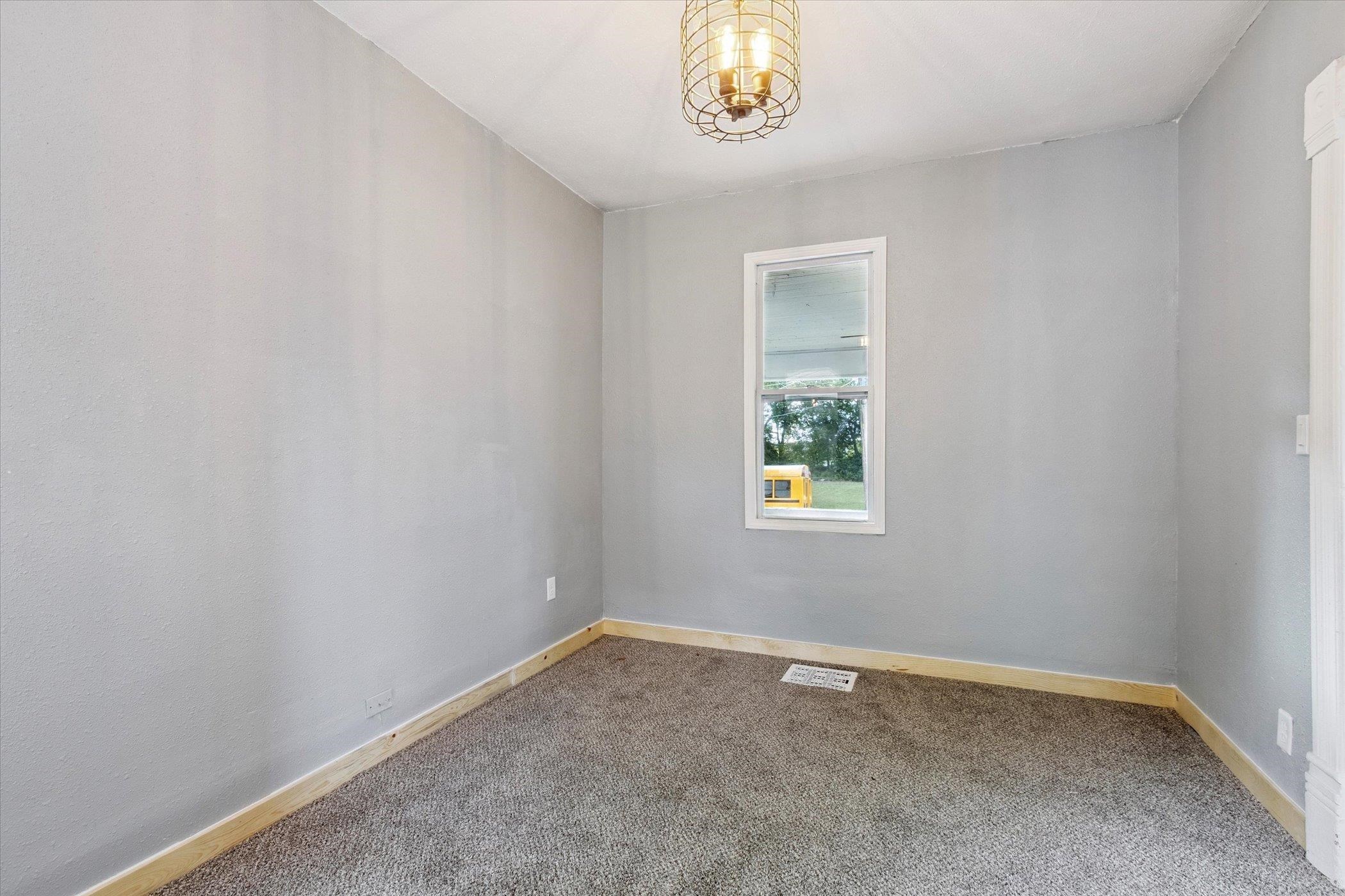 918 South 3rd Street Rockford, IL 61104 - Photo 23 of 27 an empty room with a window
