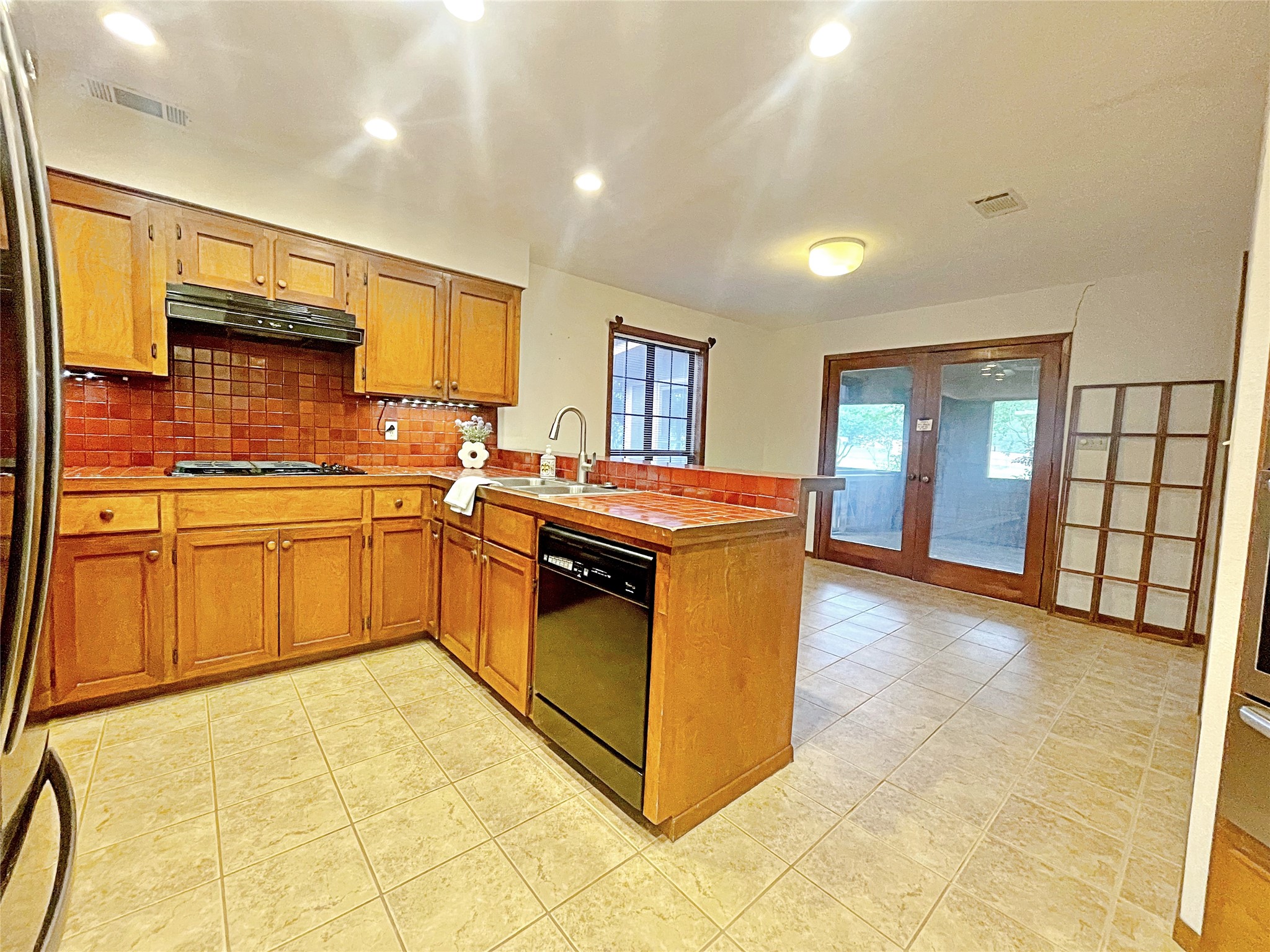 1000 Allison Street Brenham, TX 77833 - Photo 9 of 34 Kitchen, dining