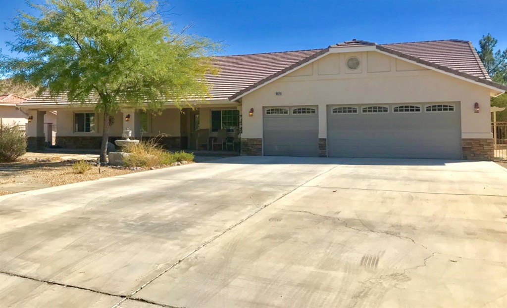 16679 Muni Road Apple Valley, CA 92307 - Photo 1 of 1 a front view of a house with a yard