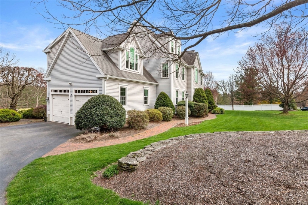 19 Bragg Road Foxboro, MA 02035 - Photo 3 of 41 Gallery Image 3