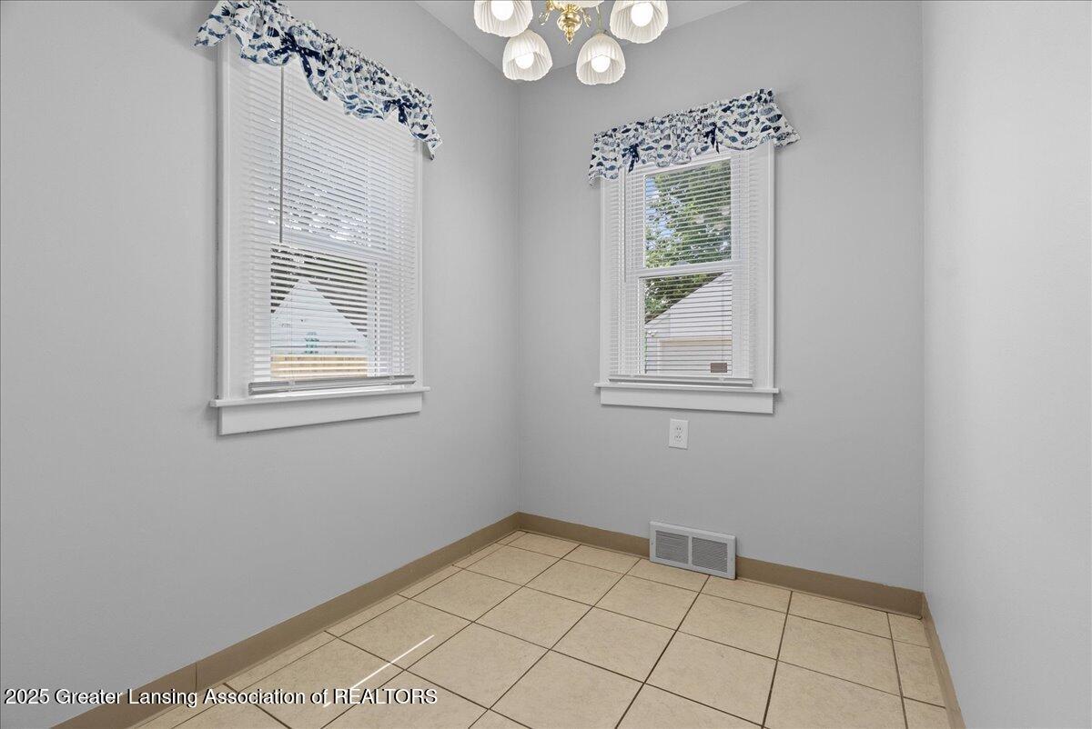 1716 South Rundle Avenue Lansing, MI 48910 - Photo 18 of 36 14-Media Jett - 29