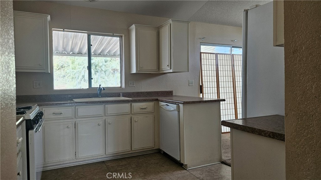 69525-5 Dillon Road Desert Hot Springs, CA 92241 - Photo 7 of 21