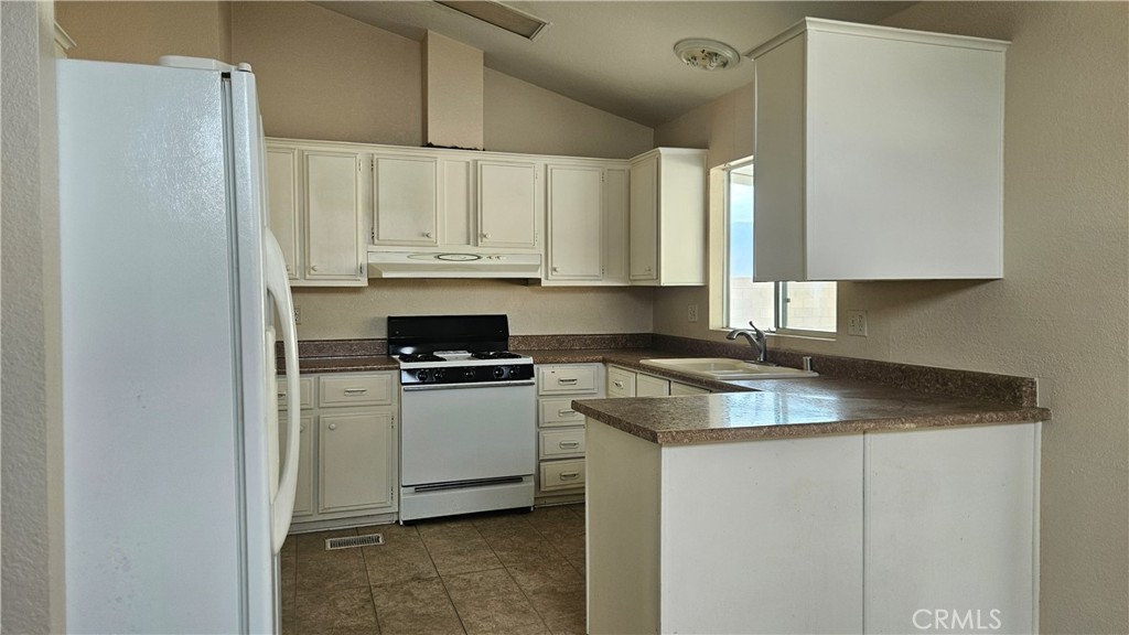 69525-5 Dillon Road Desert Hot Springs, CA 92241 - Photo 8 of 21