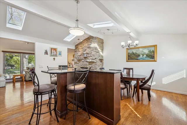 $499,000 | 275 Wilkins Drive, Des Plaines, IL 60016