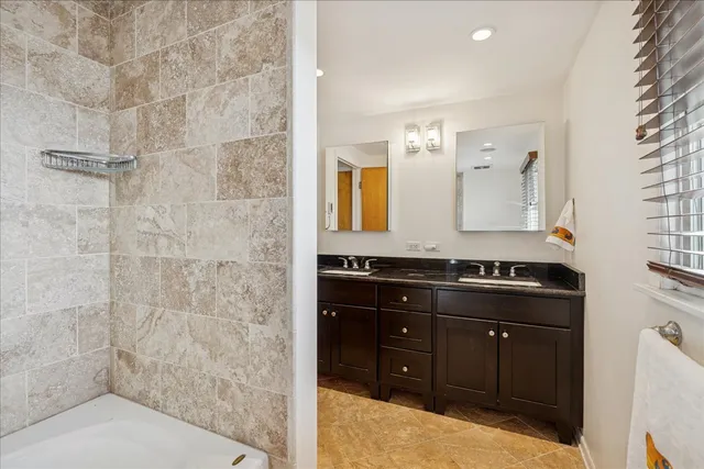 $499,000 | 275 Wilkins Drive, Des Plaines, IL 60016