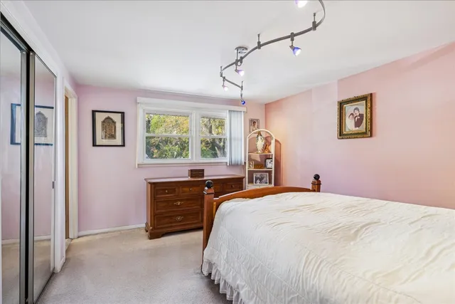 $499,000 | 275 Wilkins Drive, Des Plaines, IL 60016