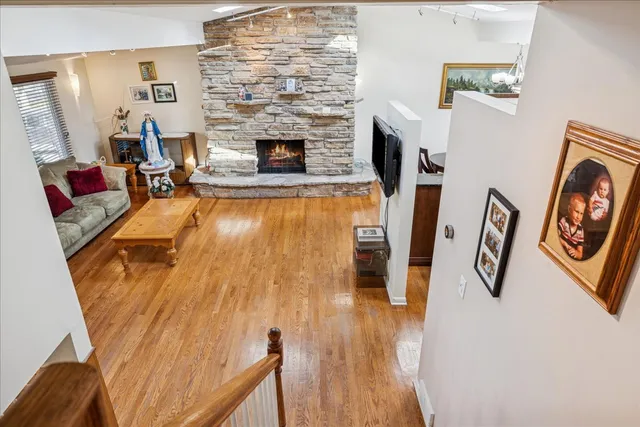 $499,000 | 275 Wilkins Drive, Des Plaines, IL 60016