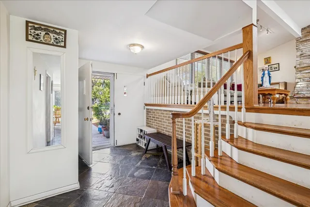 $499,000 | 275 Wilkins Drive, Des Plaines, IL 60016