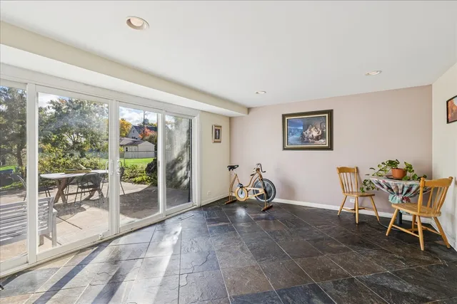 $499,000 | 275 Wilkins Drive, Des Plaines, IL 60016