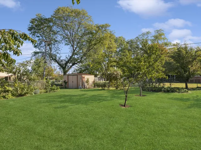 $499,000 | 275 Wilkins Drive, Des Plaines, IL 60016