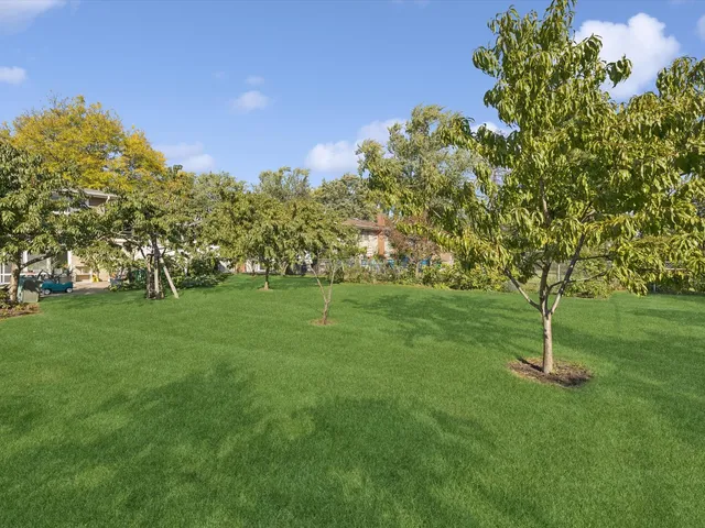 $499,000 | 275 Wilkins Drive, Des Plaines, IL 60016