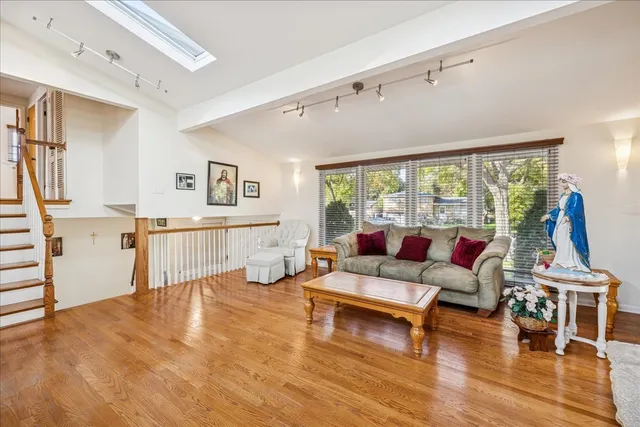 $499,000 | 275 Wilkins Drive, Des Plaines, IL 60016