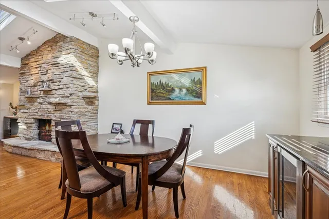 $499,000 | 275 Wilkins Drive, Des Plaines, IL 60016