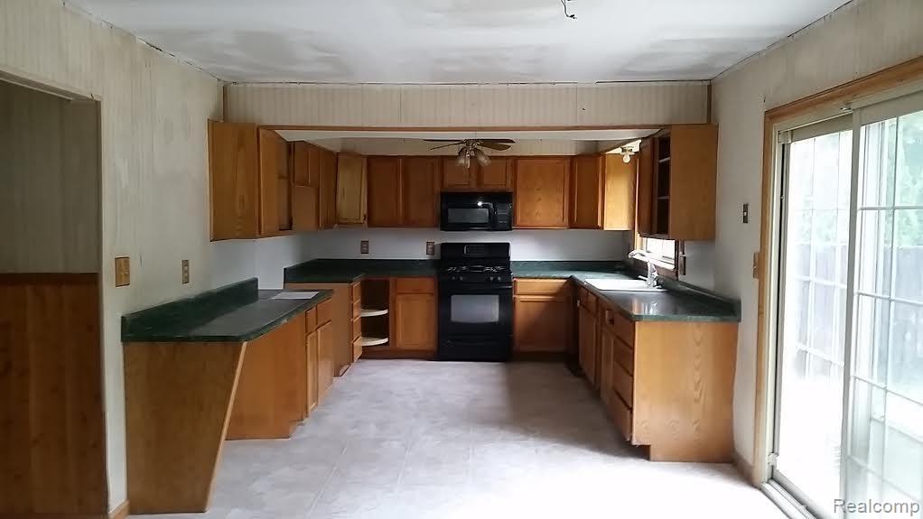 799 Meadowlake Road Canton, MI 48188 - Photo 3 of 12 KITCHEN.jpg