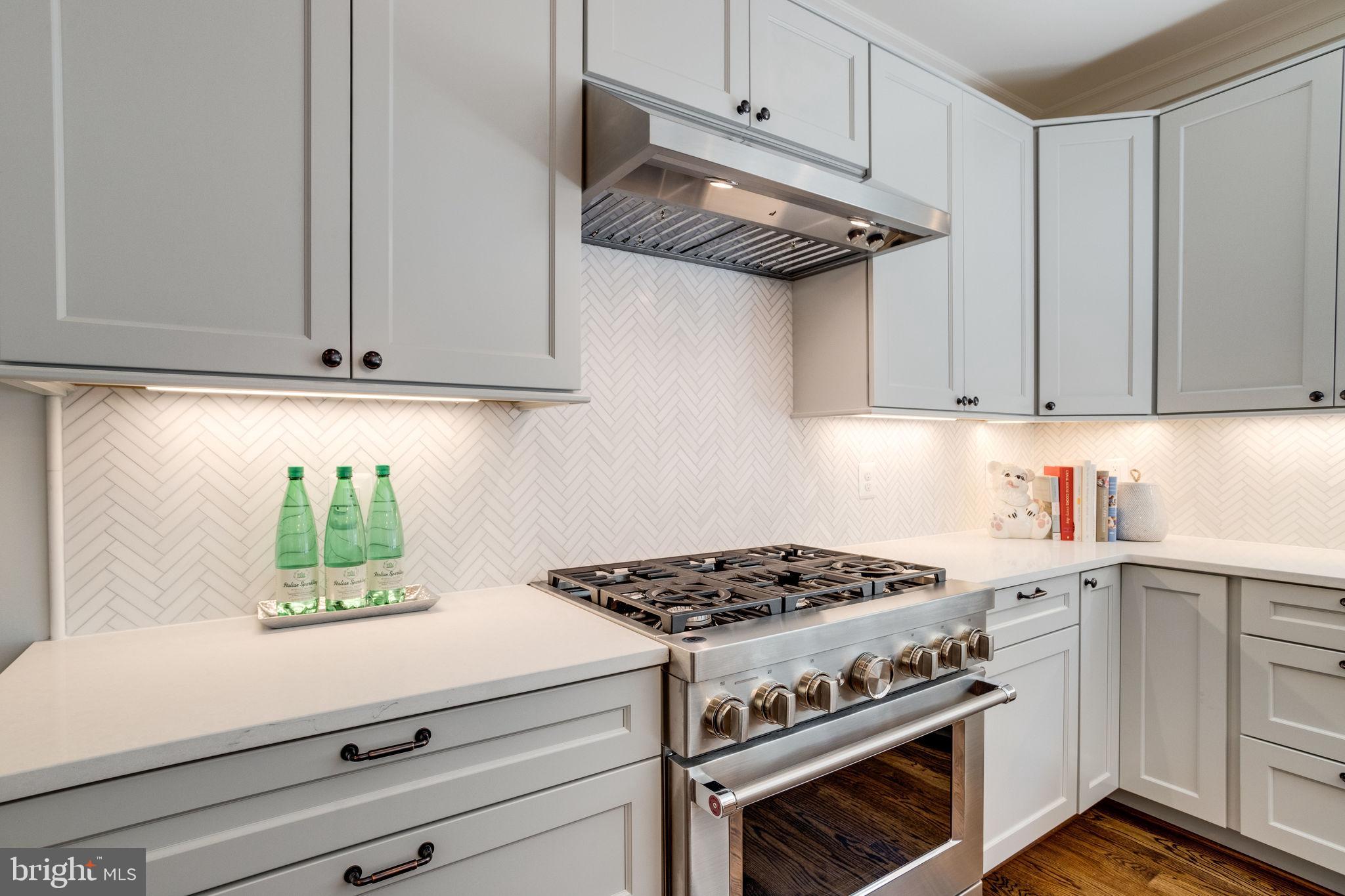 4514 25th Road North Arlington, VA 22207 - Photo 14 of 87 Kitchenaide Architect 6 Burner Stove/Oven