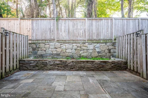 $980,000 | 122 Sanborn Place, Alexandria, VA 22305