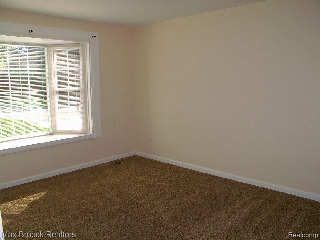 3240 Harrison Avenue Rochester, MI 48307 - Photo 5 of 12 front room.jpg