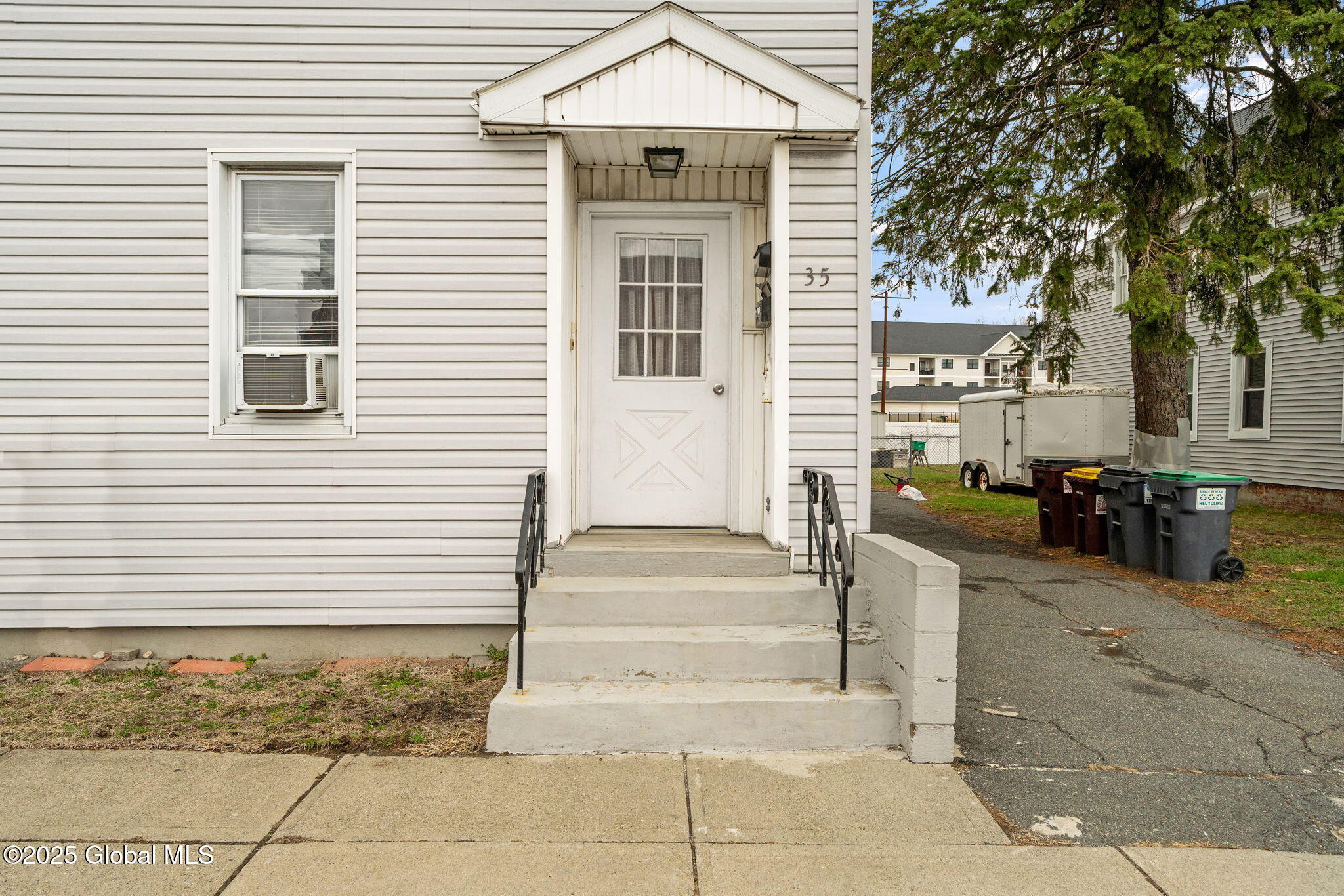 35 Exchange Street Colonie, NY 12205 - Photo 5 of 36 5-web-or-mls-35-exchange-st