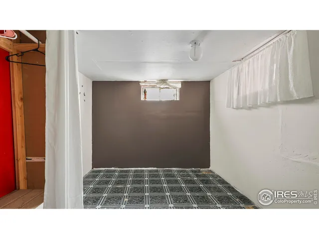 a black and white photo of a living room