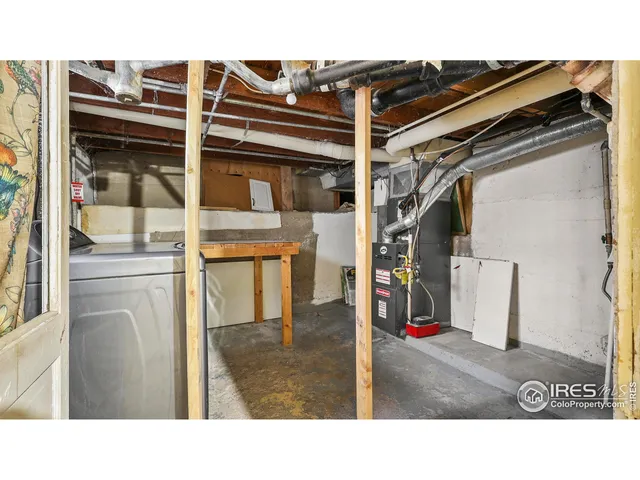 a black and white photo of a living room