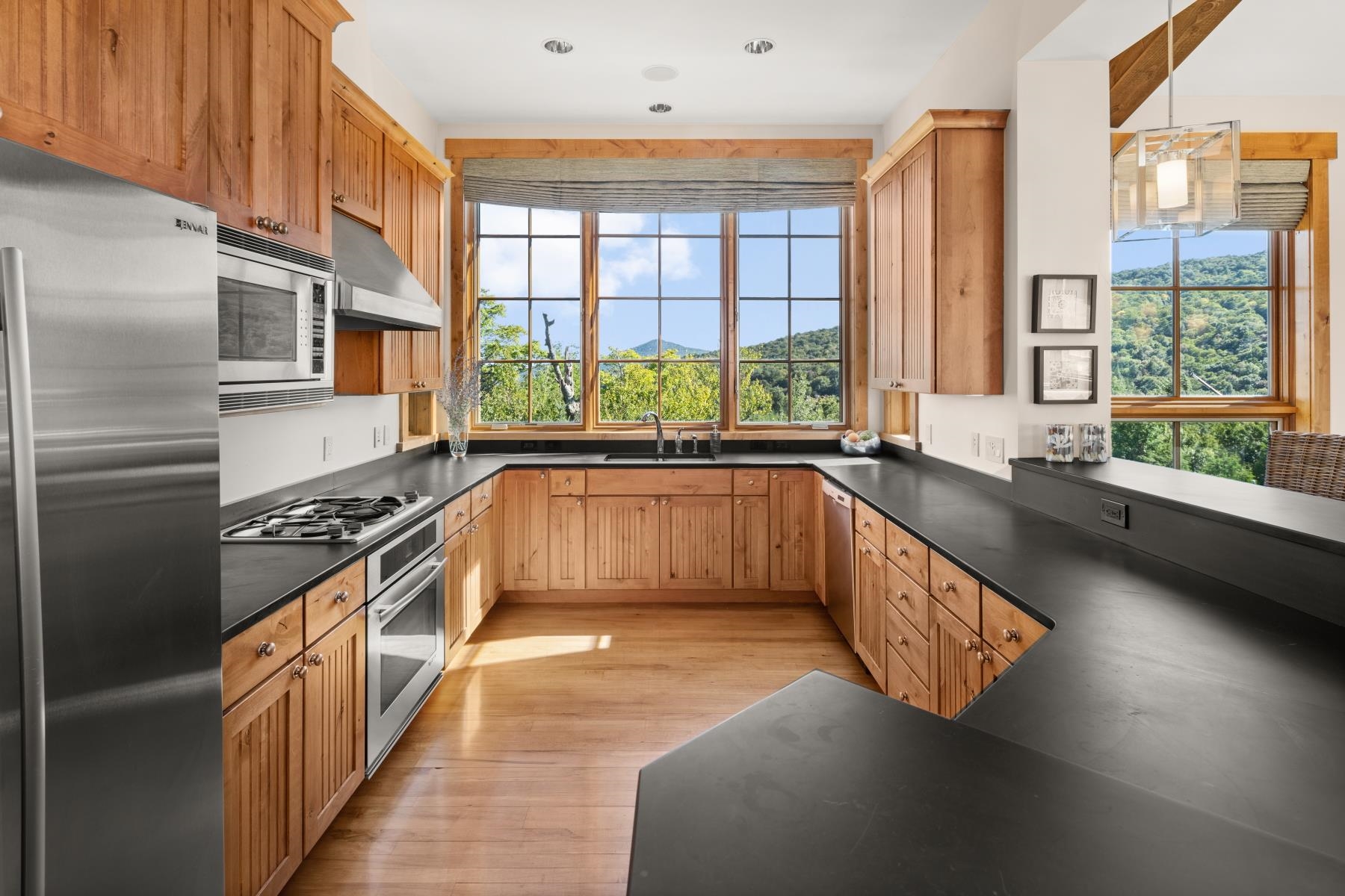 83 Nosedive Drive, Unit CABIN #9 Stowe, VT 05672 - Photo 6 of 40